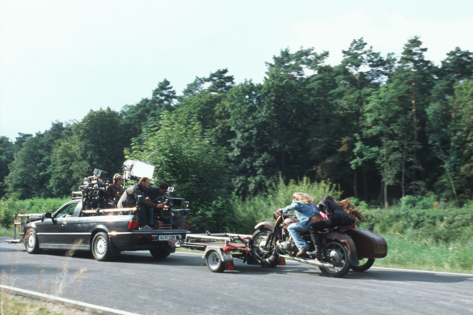 Kamerawagen in Aktion mit Motorradtrailer